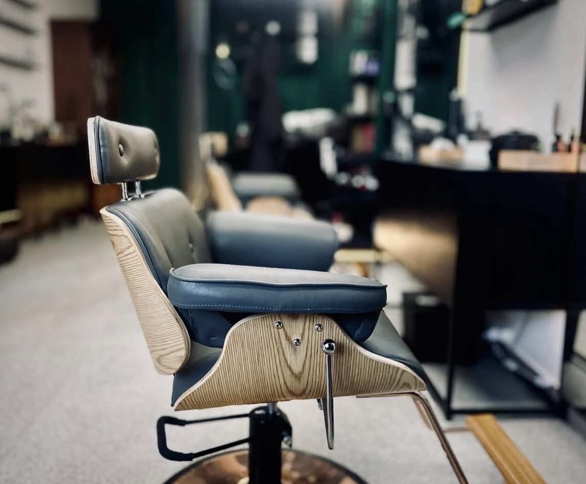 Barberské křeslo ve studiu PM cuts & shave