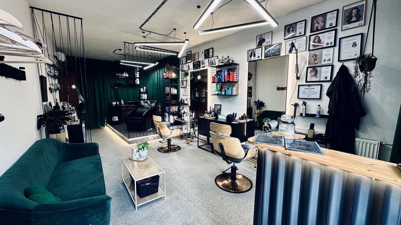 Pracoviště a recepce studia PM cuts & shave v Brně-Komíně