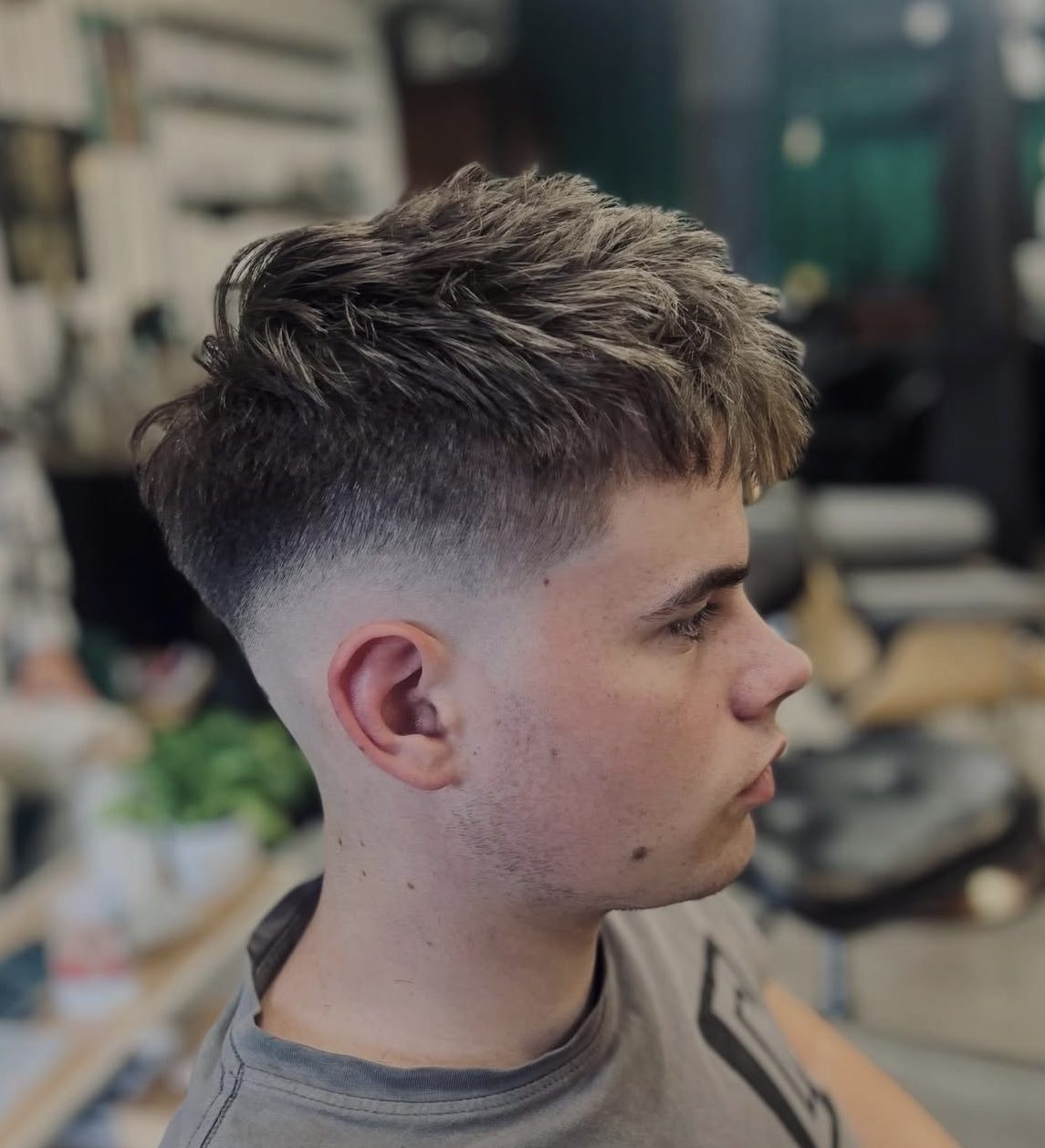 Pánský střih — textured crop s fade, studio PM Brno